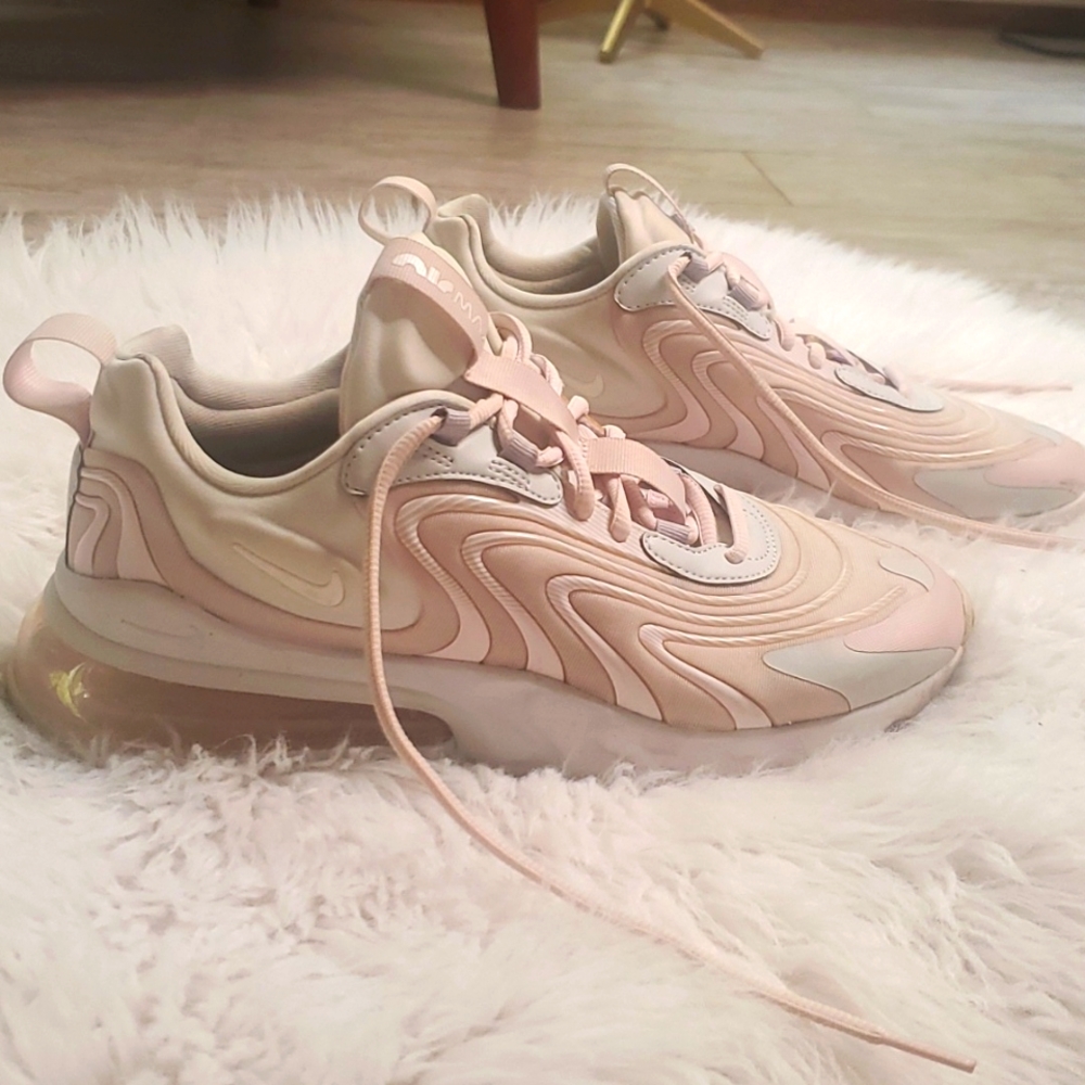 Nike Air 270 React light pink & white 💕